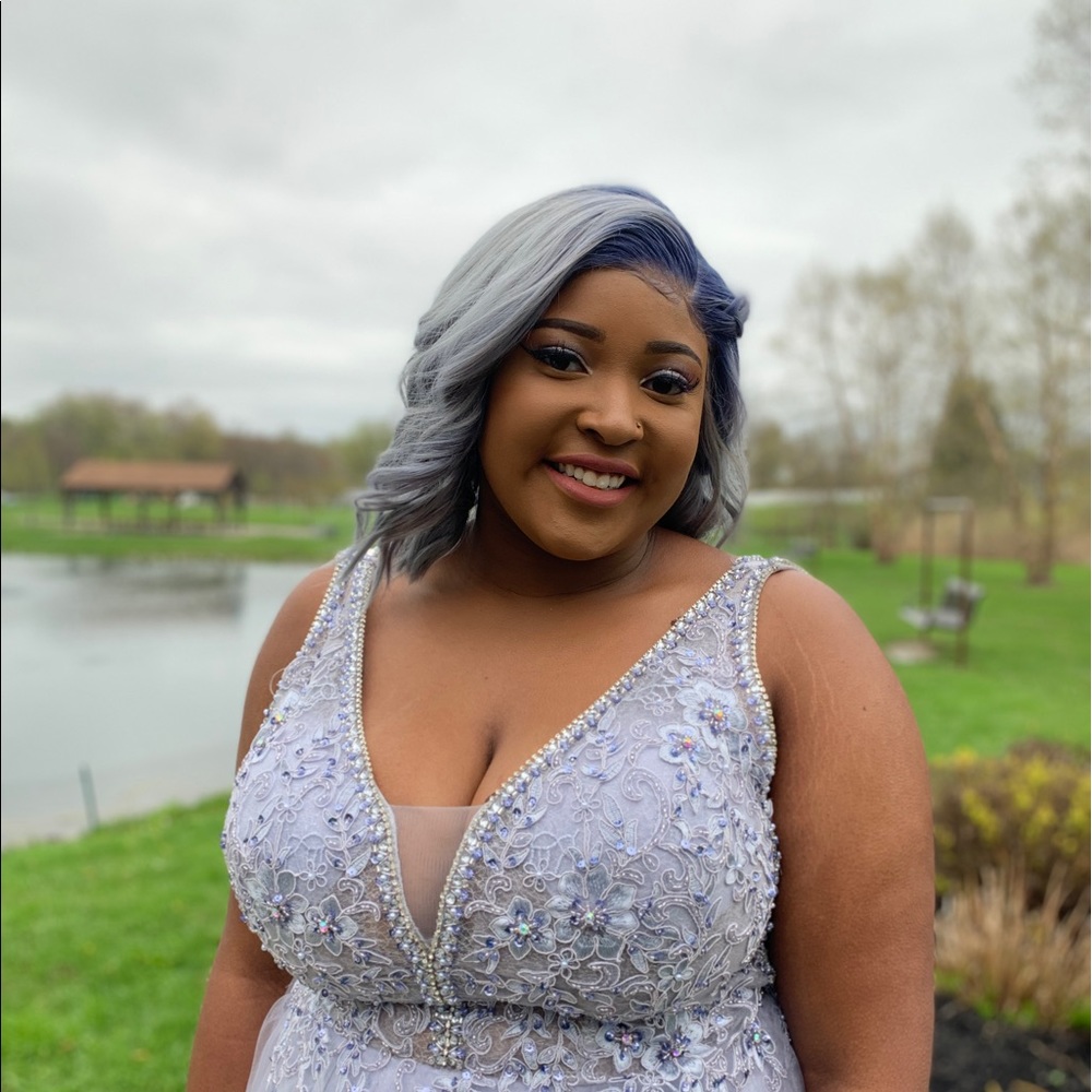 Meet your Posher, Amaya